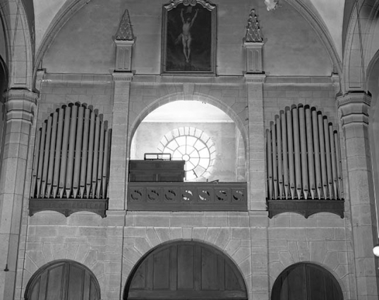 Vue générale de face en contre-plongée. © Région Bourgogne-Franche-Comté, Inventaire du patrimoine