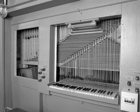 Console vue de trois quarts droit. © Région Bourgogne-Franche-Comté, Inventaire du patrimoine