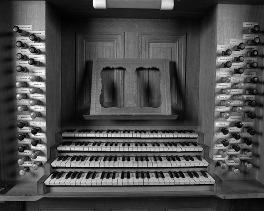 Console vue de face, détail des claviers et tirants de registre. © Région Bourgogne-Franche-Comté, Inventaire du patrimoine