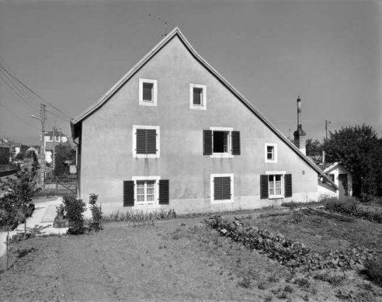 Vue depuis le jardin. © Région Bourgogne-Franche-Comté, Inventaire du Patrimoine