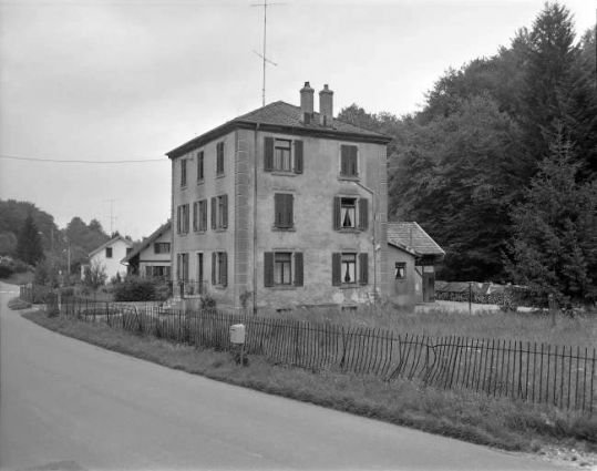 Vue de situation, trois quarts droit. © Région Bourgogne-Franche-Comté, Inventaire du Patrimoine