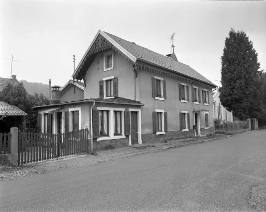 Vue de trois quarts gauche. © Région Bourgogne-Franche-Comté, Inventaire du Patrimoine
