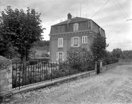 Vue de trois quarts gauche. © Région Bourgogne-Franche-Comté, Inventaire du Patrimoine