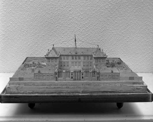 Maquette du château, vue de face, 19e siècle (?). © Région Bourgogne-Franche-Comté, Inventaire du patrimoine