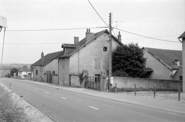 Vue d'ensemble depuis le village. © Région Bourgogne-Franche-Comté, Inventaire du patrimoine