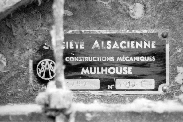 Plaque de constructeur du métier à tisser. © Région Bourgogne-Franche-Comté, Inventaire du patrimoine