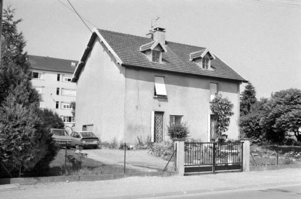 Maison n° 9, rue de la Gare vue de trois quarts gauche. © Région Bourgogne-Franche-Comté, Inventaire du patrimoine