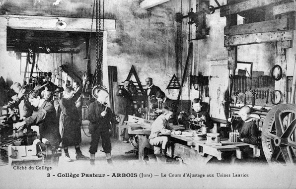 Collège Pasteur - Arbois (Jura) - Le cours d'ajustage aux usines Laurioz. © Région Bourgogne-Franche-Comté, Inventaire du patrimoine