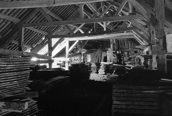 Intérieur de la halle de séchage. © Région Bourgogne-Franche-Comté, Inventaire du patrimoine