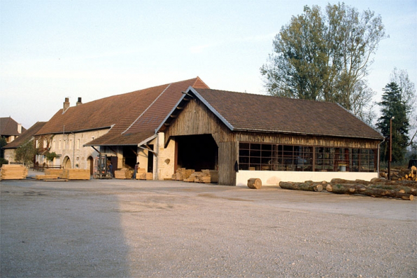 Vue d'ensemble des bâtiments anciens, depuis le sud-ouest. © Région Bourgogne-Franche-Comté, Inventaire du patrimoine