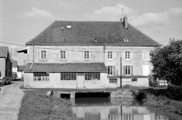 Façade postérieure de la minoterie. © Région Bourgogne-Franche-Comté, Inventaire du patrimoine