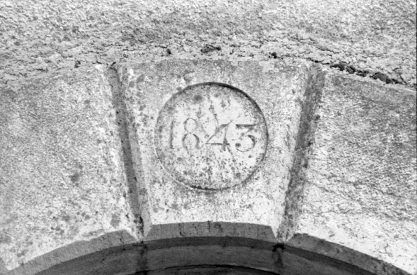 Porte centrale de la minoterie : date portée. © Région Bourgogne-Franche-Comté, Inventaire du patrimoine