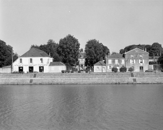 Vue d'ensemble depuis le quai Mavia. © Région Bourgogne-Franche-Comté, Inventaire du patrimoine