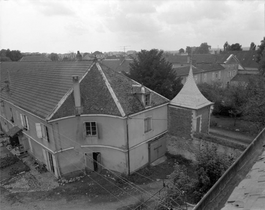 Détail de la façade latérale droite de l'entrepôt à gauche de la cour. © Région Bourgogne-Franche-Comté, Inventaire du patrimoine