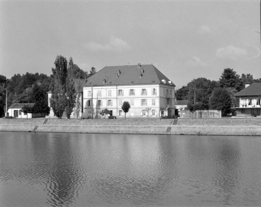 Vue d'ensemble depuis la rive gauche de la Saône. © Région Bourgogne-Franche-Comté, Inventaire du patrimoine