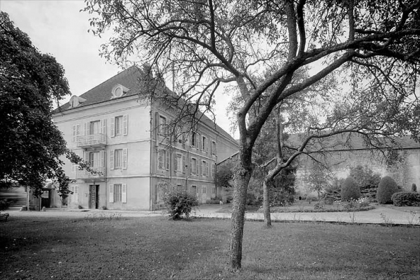 Façades postérieure et latérale droite depuis le parc. © Région Bourgogne-Franche-Comté, Inventaire du patrimoine