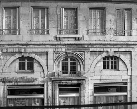 Détail : les fenêtres de l'entresol. © Région Bourgogne-Franche-Comté, Inventaire du patrimoine