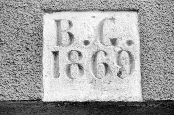 Entrée de l'atelier de fabrication : date portée. © Région Bourgogne-Franche-Comté, Inventaire du patrimoine