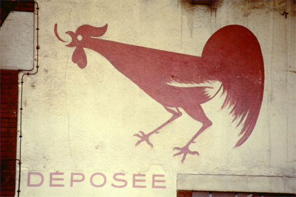 Logotype peint sur la façade de l'atelier (B2). © Région Bourgogne-Franche-Comté, Inventaire du patrimoine