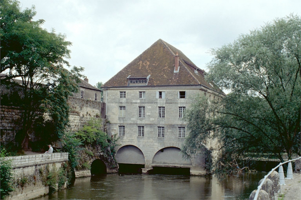 Ancien moulin vu de l'aval. © Région Bourgogne-Franche-Comté, Inventaire du patrimoine