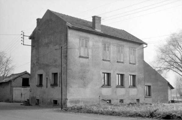 Façade postérieure du bâtiment principal et de l'ancienne remise (B). © Région Bourgogne-Franche-Comté, Inventaire du patrimoine