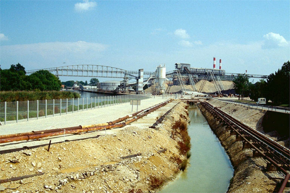 Contre-fossé unissant l'usine à la Saône via l'étang de l'Aillon. © Région Bourgogne-Franche-Comté, Inventaire du patrimoine