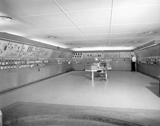Intérieur de la salle de contrôle de l'aire de fabrication de l'eau oxygénée (21). © Région Bourgogne-Franche-Comté, Inventaire du patrimoine