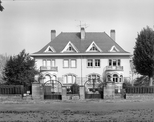 Façade antérieure de la maison 5, 7 avenue Ernest Solvay. © Région Bourgogne-Franche-Comté, Inventaire du patrimoine