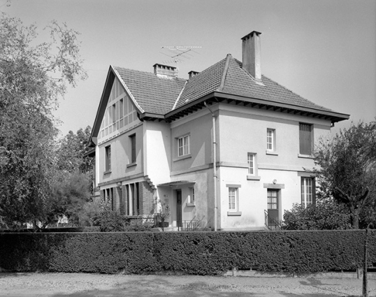 Façade antérieure et face droite d'une maison identique, 1, 3 avenue Albert 1er. © Région Bourgogne-Franche-Comté, Inventaire du patrimoine
