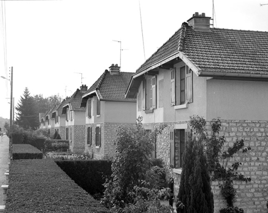 Maisons de type 10A, rue de Belvoye, façades antérieures. © Région Bourgogne-Franche-Comté, Inventaire du patrimoine