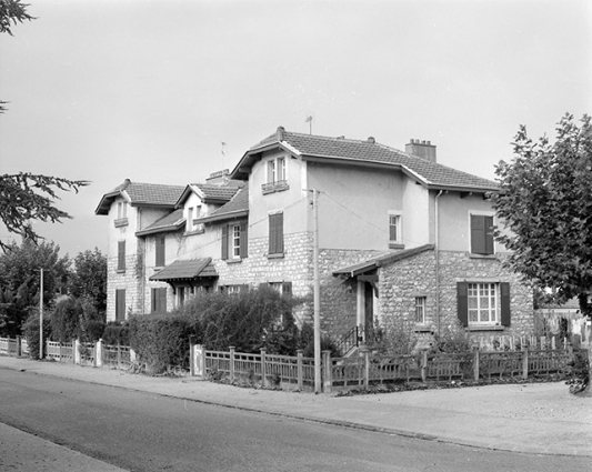 Façade antérieure et face droite. © Région Bourgogne-Franche-Comté, Inventaire du patrimoine