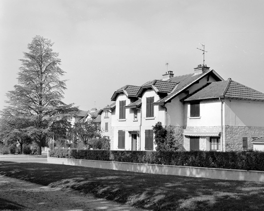 Face latérale droite vue de trois quarts. © Région Bourgogne-Franche-Comté, Inventaire du patrimoine