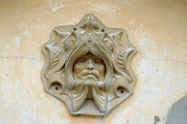 Ateliers (38) : mascaron vu de face. © Région Bourgogne-Franche-Comté, Inventaire du patrimoine