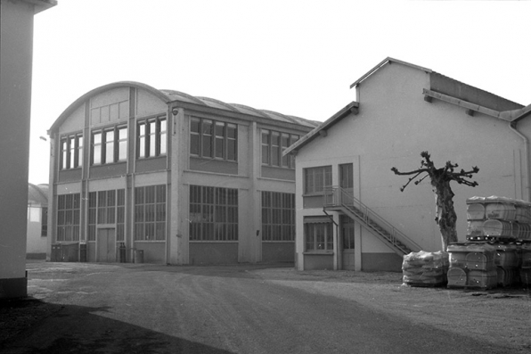 Magasin industriel (3) et atelier de réparation (5), vus de trois quarts droit. © Région Bourgogne-Franche-Comté, Inventaire du patrimoine