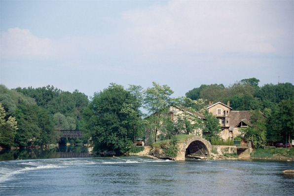 Vue d'ensemble, depuis l'ouest. © Région Bourgogne-Franche-Comté, Inventaire du patrimoine