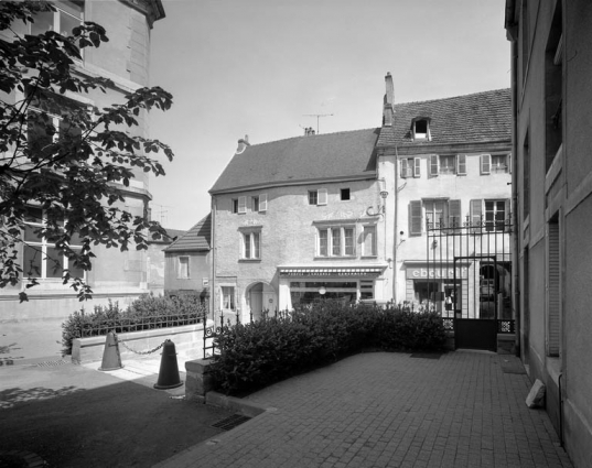 Façade antérieure depuis la cour du lycée Cournot. © Région Bourgogne-Franche-Comté, Inventaire du patrimoine