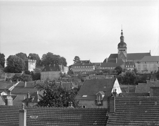 Vue d'ensemble depuis la ville basse. © Région Bourgogne-Franche-Comté, Inventaire du patrimoine