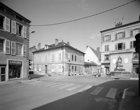 Vue d'ensemble de trois quarts droit. © Région Bourgogne-Franche-Comté, Inventaire du patrimoine