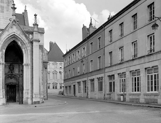 Façade latérale droite de trois quarts droit. © Région Bourgogne-Franche-Comté, Inventaire du patrimoine