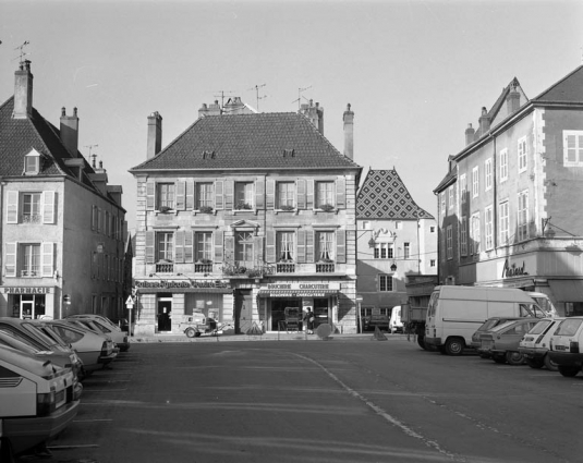 Maison de commerçant du 18e siècle, 18 place de Gaulle : vue d'ensemble. © Région Bourgogne-Franche-Comté, Inventaire du patrimoine