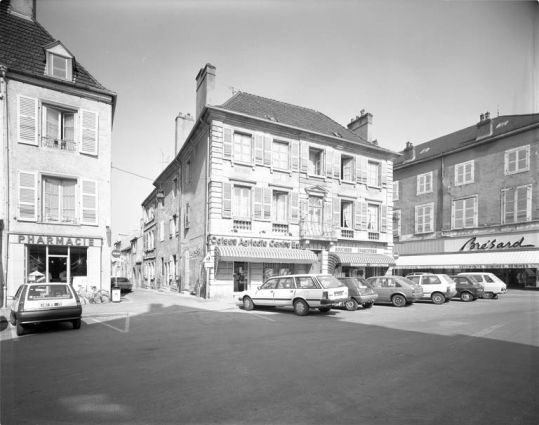 Façade antérieure et latérale gauche. © Région Bourgogne-Franche-Comté, Inventaire du patrimoine