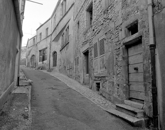 Façade antérieure de trois quarts droit. © Région Bourgogne-Franche-Comté, Inventaire du patrimoine