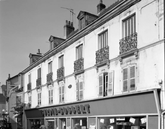 Façade antérieure de trois quarts droit à partir du premier étage. © Région Bourgogne-Franche-Comté, Inventaire du patrimoine