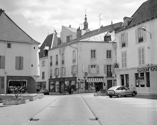 Vue d'ensemble depuis la place Edmond Bour. © Région Bourgogne-Franche-Comté, Inventaire du patrimoine