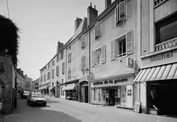 Façade antérieure de trois quarts droit. © Région Bourgogne-Franche-Comté, Inventaire du patrimoine