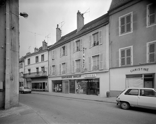 Façade antérieure de trois quarts droit. © Région Bourgogne-Franche-Comté, Inventaire du patrimoine