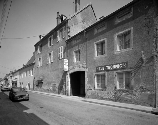 Façade antérieure de trois quarts droit. © Région Bourgogne-Franche-Comté, Inventaire du patrimoine