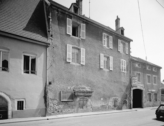 Façade antérieure de trois quarts gauche, partie droite. © Région Bourgogne-Franche-Comté, Inventaire du patrimoine