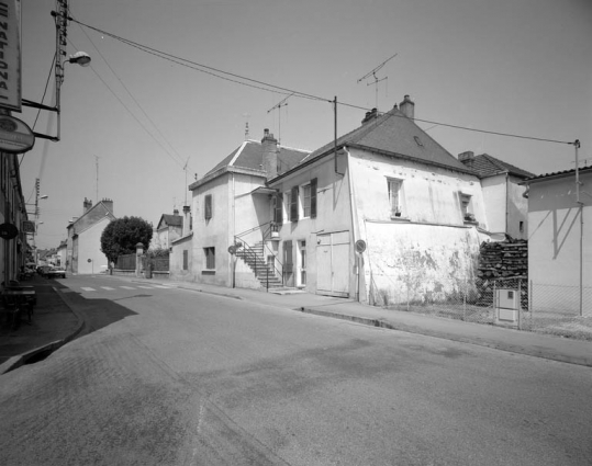 Partie droite de trois quarts droit : vue éloignée. © Région Bourgogne-Franche-Comté, Inventaire du patrimoine