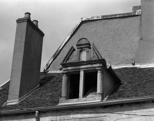 Détail : lucarne de l'aile gauche. © Région Bourgogne-Franche-Comté, Inventaire du patrimoine